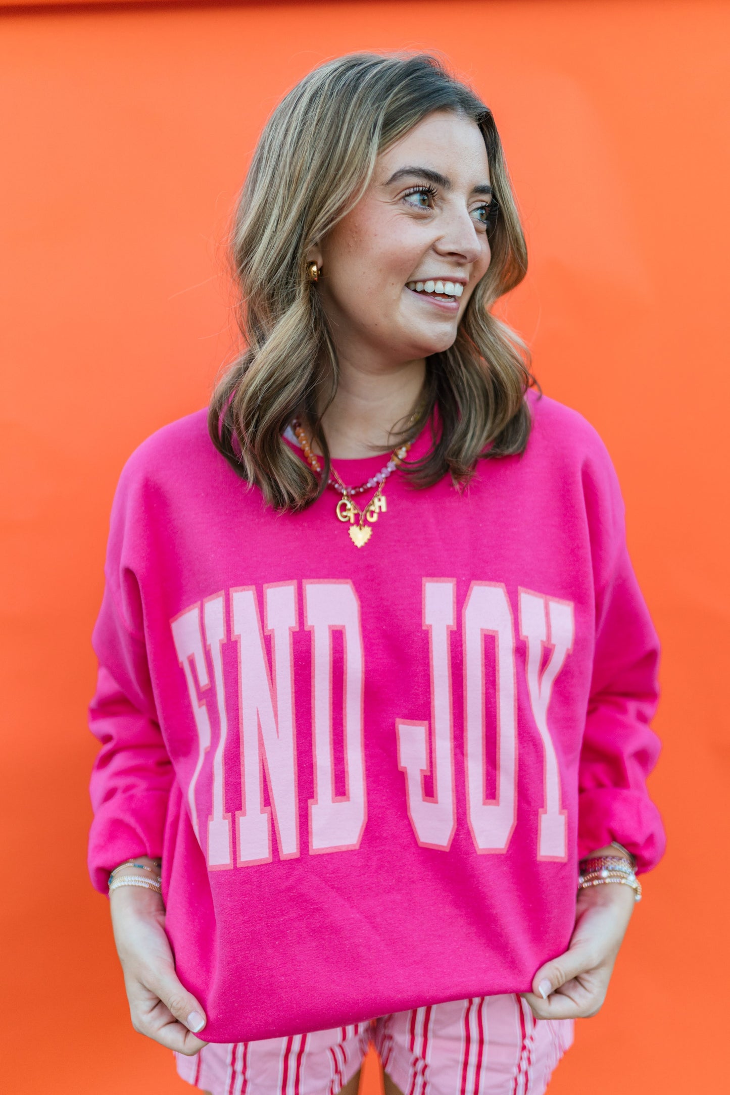 Find Joy Sweatshirt in Berry Pink