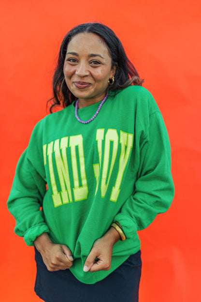 Find Joy Sweatshirt in Green