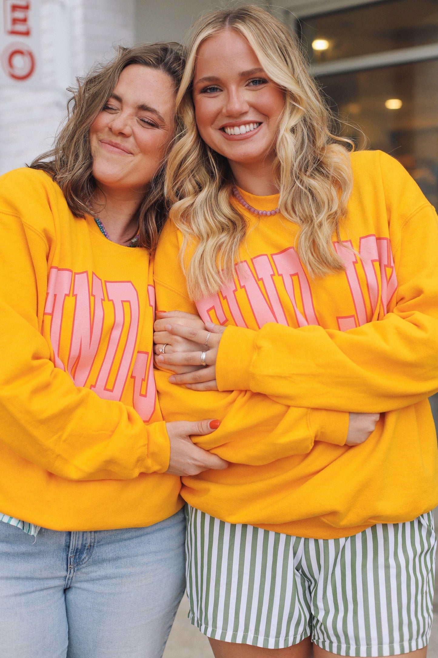 Find Joy Sweatshirt in Golden